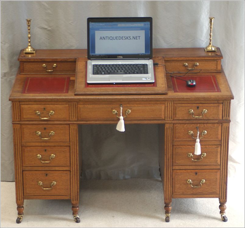 4025 Antique Oak Dickens Desk (2)